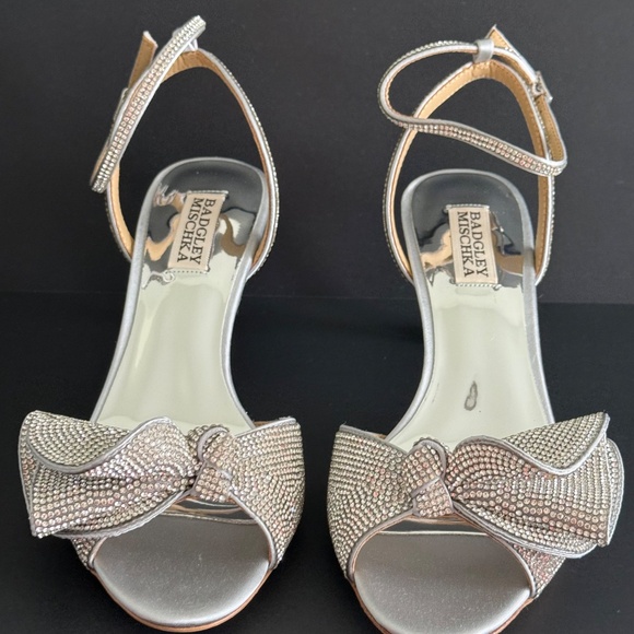 Badgley Mischka Women's Silver Remi Kitten Evening Heel Sandals, NEW pick size - Picture 12 of 16